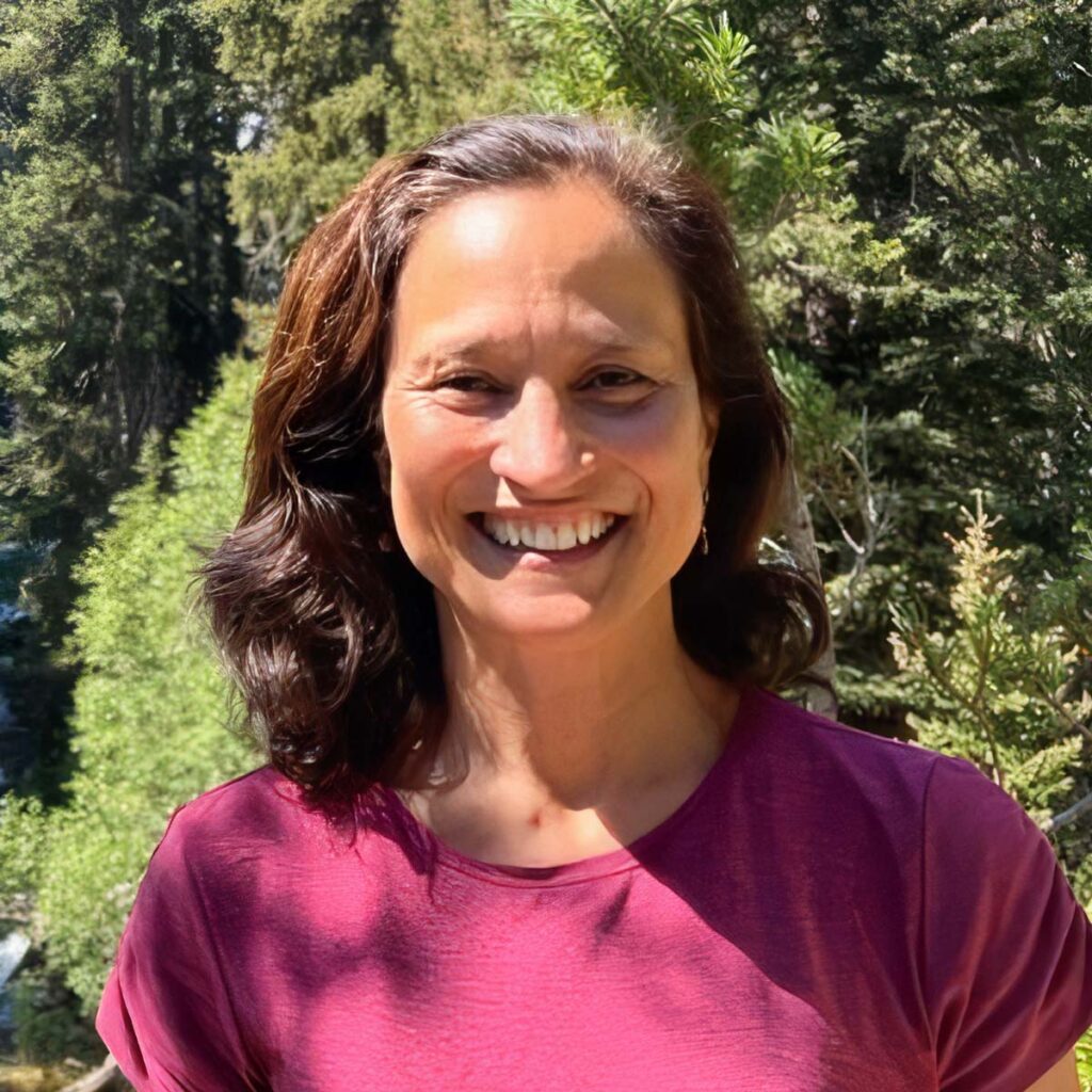 Amy Dominguez-Arms Headshot